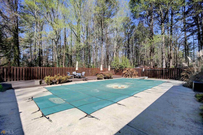 Foto del edificio - 240 Browns Hill Ct