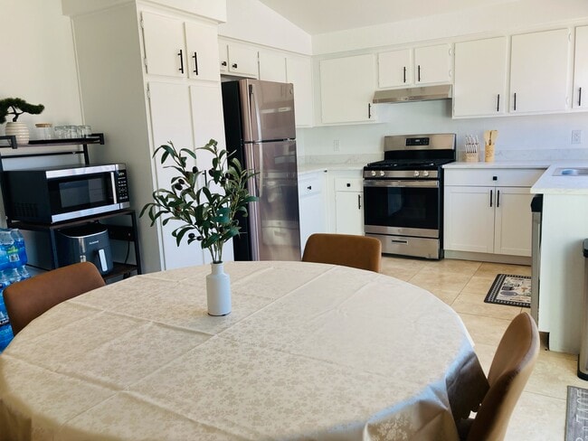 Foto del edificio - 3909 Montebello Ave