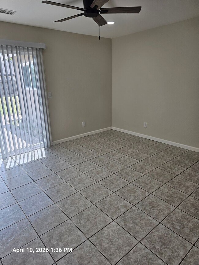 Foto del edificio - 2035 E Kern Ave