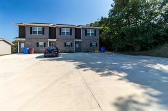 Building Photo - 906 Warrior Hill Dr