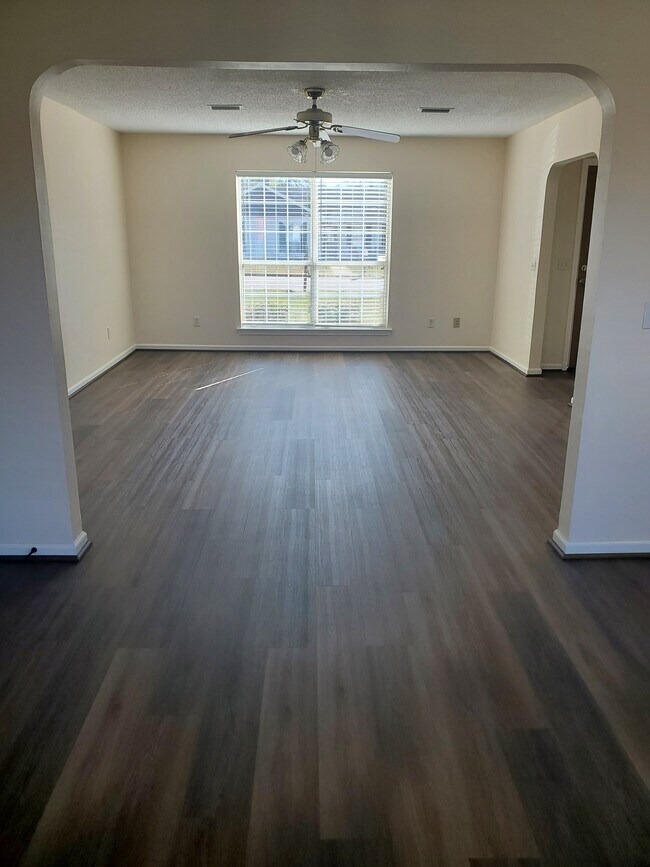 Building Photo - 101 Bobby Ct