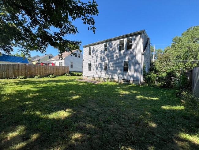 Building Photo - 314 Russell Ave