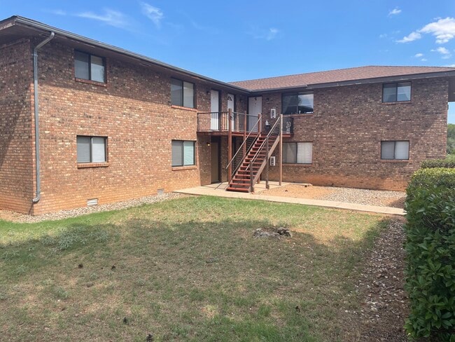 Building Photo - 2495 S Mountain View Dr