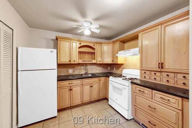 Foto del edificio - 10231 Troy St