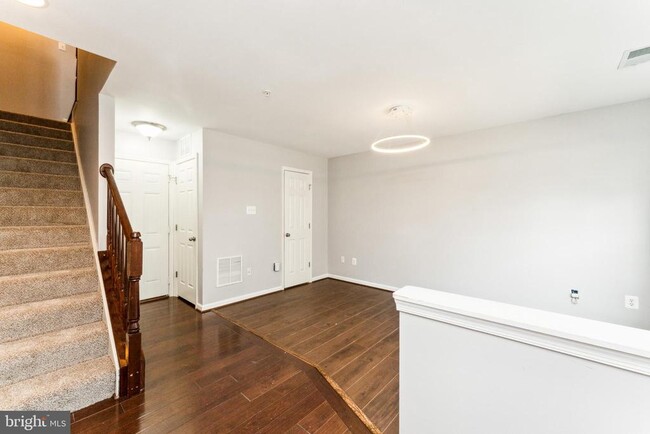 Foto del edificio - 7203 Silver Thorn Way