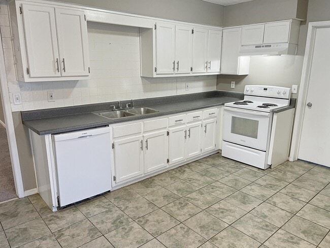 Building Photo - 9032 Gardener Dr