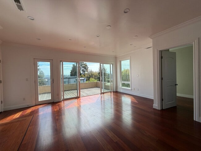 Building Photo - 261C Dolores St