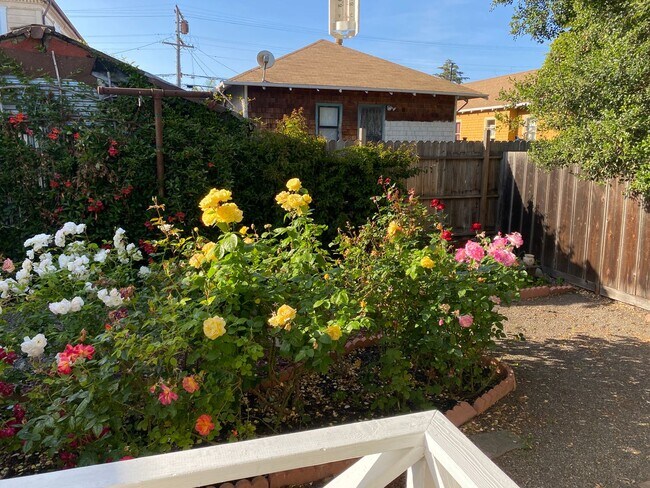 Foto del edificio - 2 Bedroom 1 Bath House in Oakland --