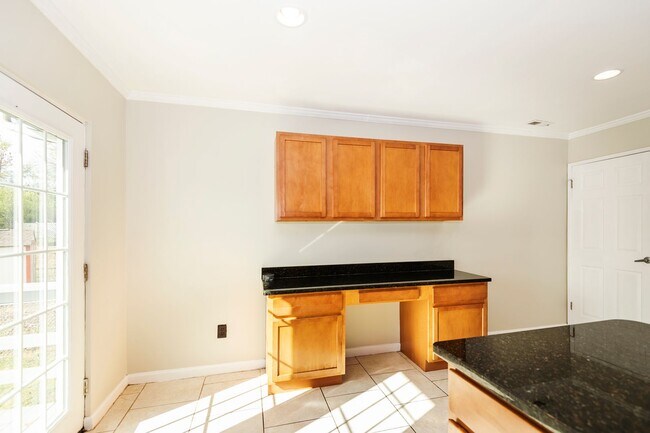 Foto del edificio - Lovely 3 Bedroom 2 Bathroom Home