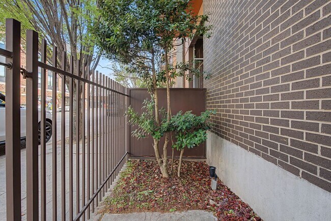 Foto del edificio - 437 Monroe Ave