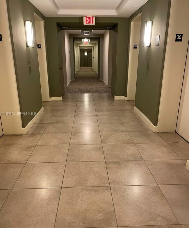 Building Photo - 950 Brickell Bay Dr