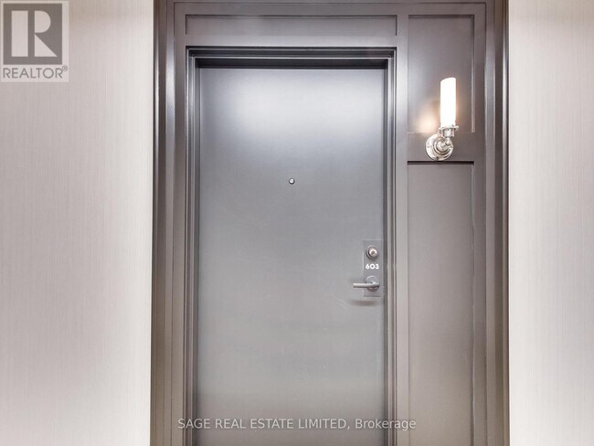 Photo du bâtiment - 899 Queen St E