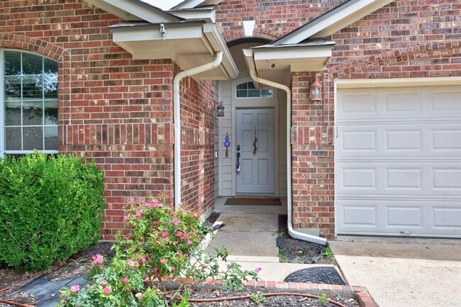 Building Photo - 15609 Royal Dublin Dr
