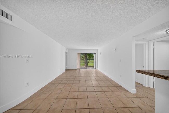Foto del edificio - 7195 NW 179th St