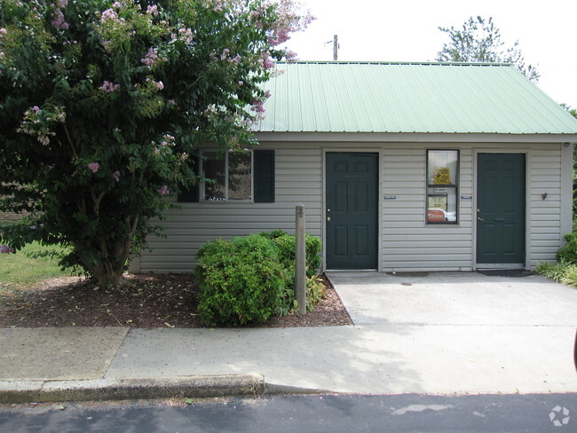 Building Photo - Emerald Court