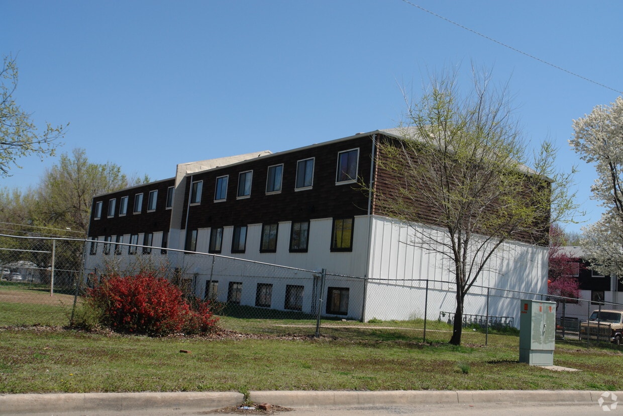 Building Photo - 1740-1750 N Minneapolis St