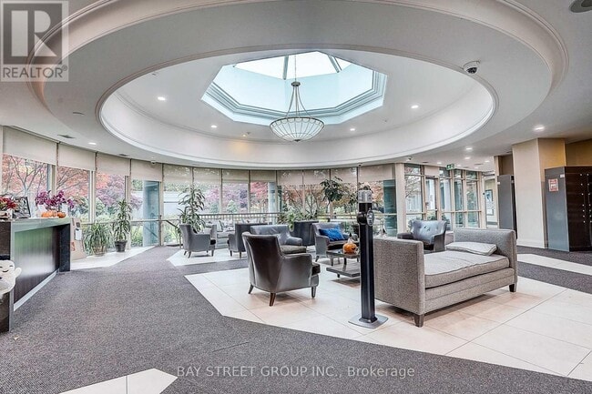 Photo du bâtiment - 30 Harrison Garden Blvd