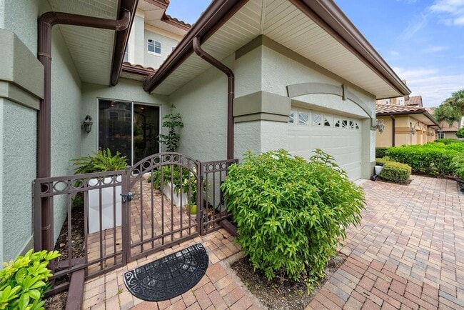Building Photo - 8406 Miramar Way