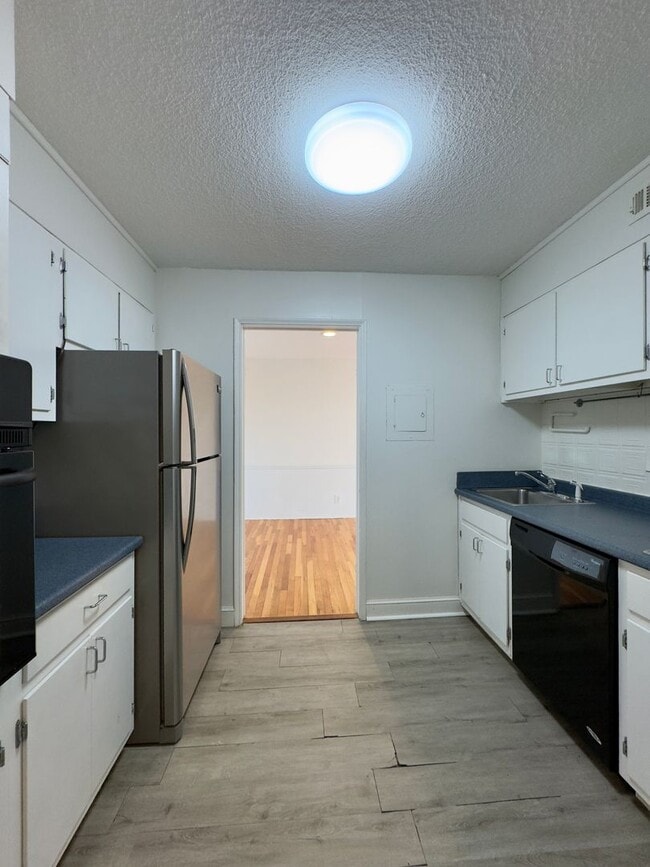 Building Photo - One-Bedroom Mt. Vernon Condo in St. Paul At Chase High Rise