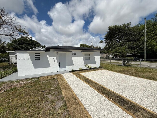 Foto del edificio - 5158 NW 19th Ave