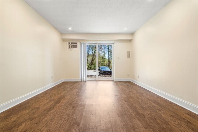 Building Photo - 3 Greenbriar Dr