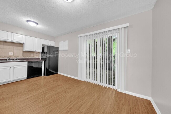 Foto del edificio - 696 Hobbs Dr