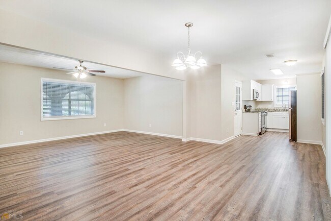 Foto del edificio - 2740 Williamsburg Dr