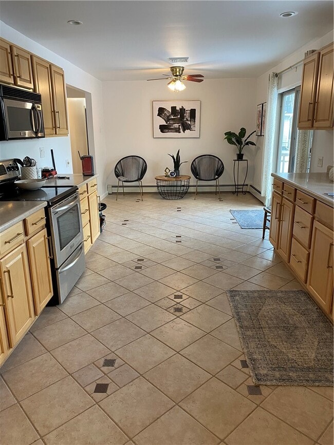 Building Photo - 33 Suburban Dr