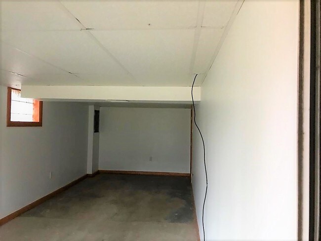 Building Photo - 1420 Mobile Ave