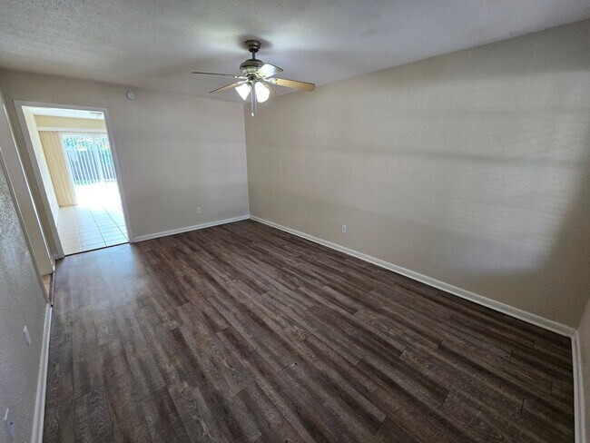 Foto del edificio - College Station - 2 bedroom 1 bath Duplex
