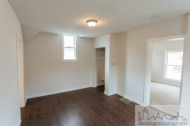 Building Photo - 322 E Hillsdale St