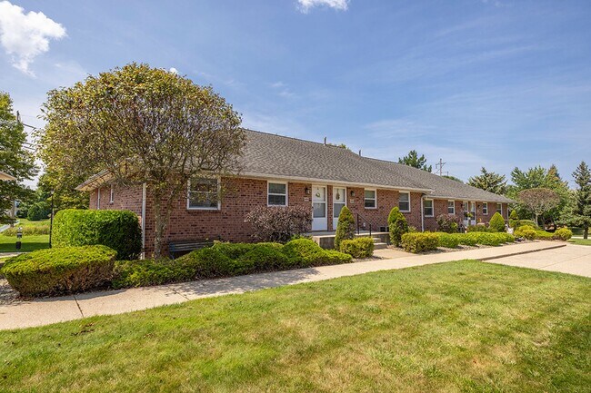 Foto del edificio - Idyllbrook Village Senior Living