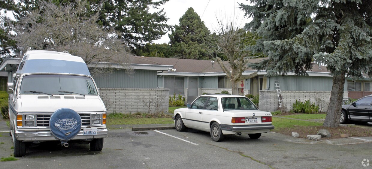 Building Photo - 445-451 10th Ave SE