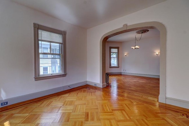 Building Photo - 132 Larch St
