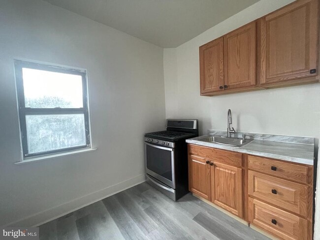 Building Photo - 270 S 52nd St