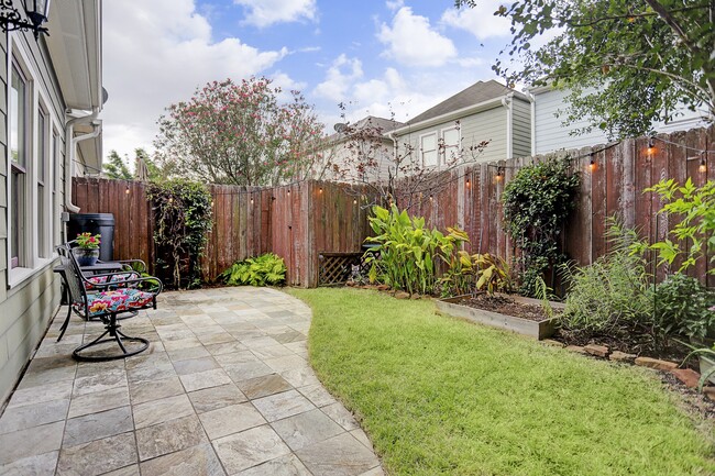 Building Photo - 1327 Prince St