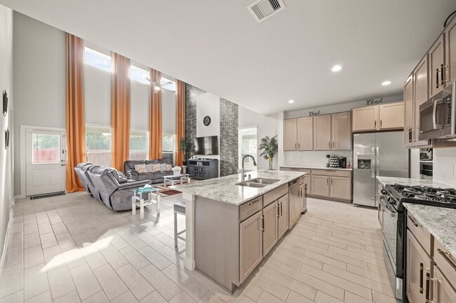 Building Photo - 18419 Windy Knl Wy