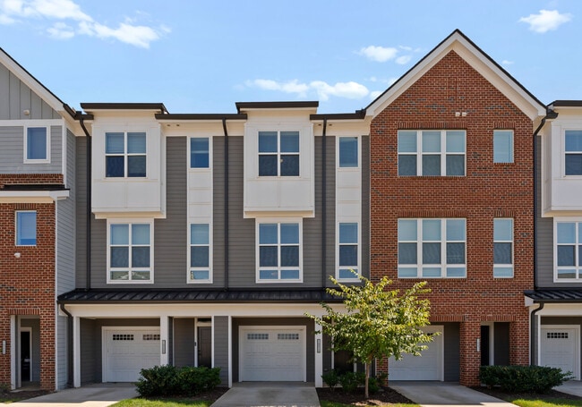 Building Photo - Townhomes at Bridlestone