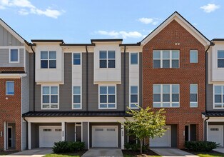 Building Photo - Townhomes at Bridlestone