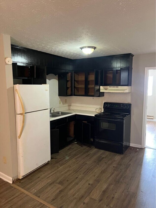 Building Photo - 1625 Parkside Dr