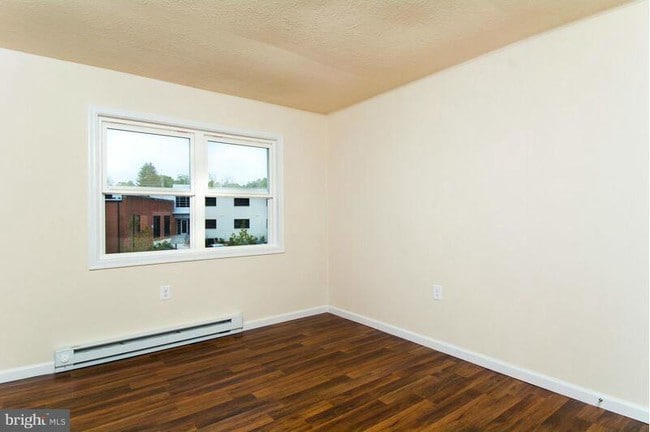 Foto del edificio - 1704 Roberts St