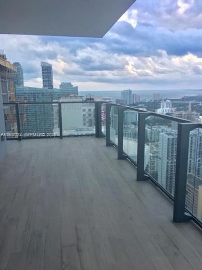 Foto del edificio - 88 SW 7th St