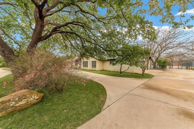 Foto del edificio - 26 Bounty Rd E