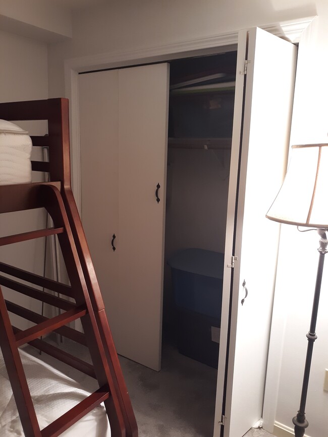 2nd bed closet - 400 Colonial Dr