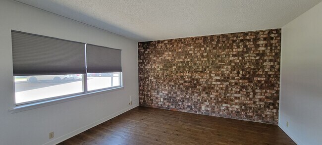 Foto del edificio - LARGE 2 BEDROOM 3 BATH CONDO IN COLONIAL PARK