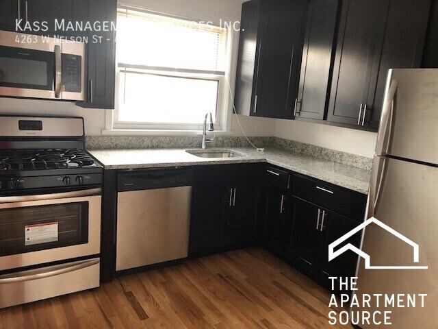 Foto del edificio - 4245 W Nelson St