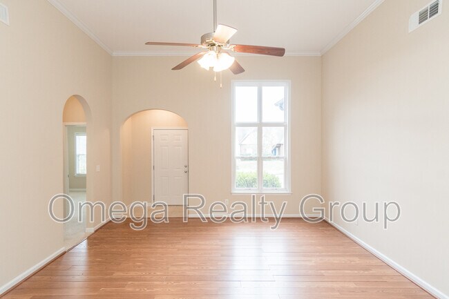 Building Photo - 4474 Fairmont Dr