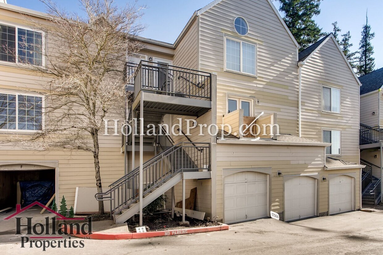 Great NW Portland Condo in Rock Creek ready for you! - Great NW Portland Condo in Rock Creek ready for you!