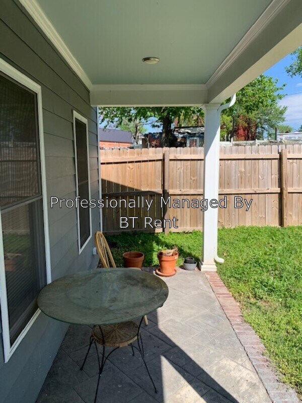 Foto del edificio - 2413 Carrington St