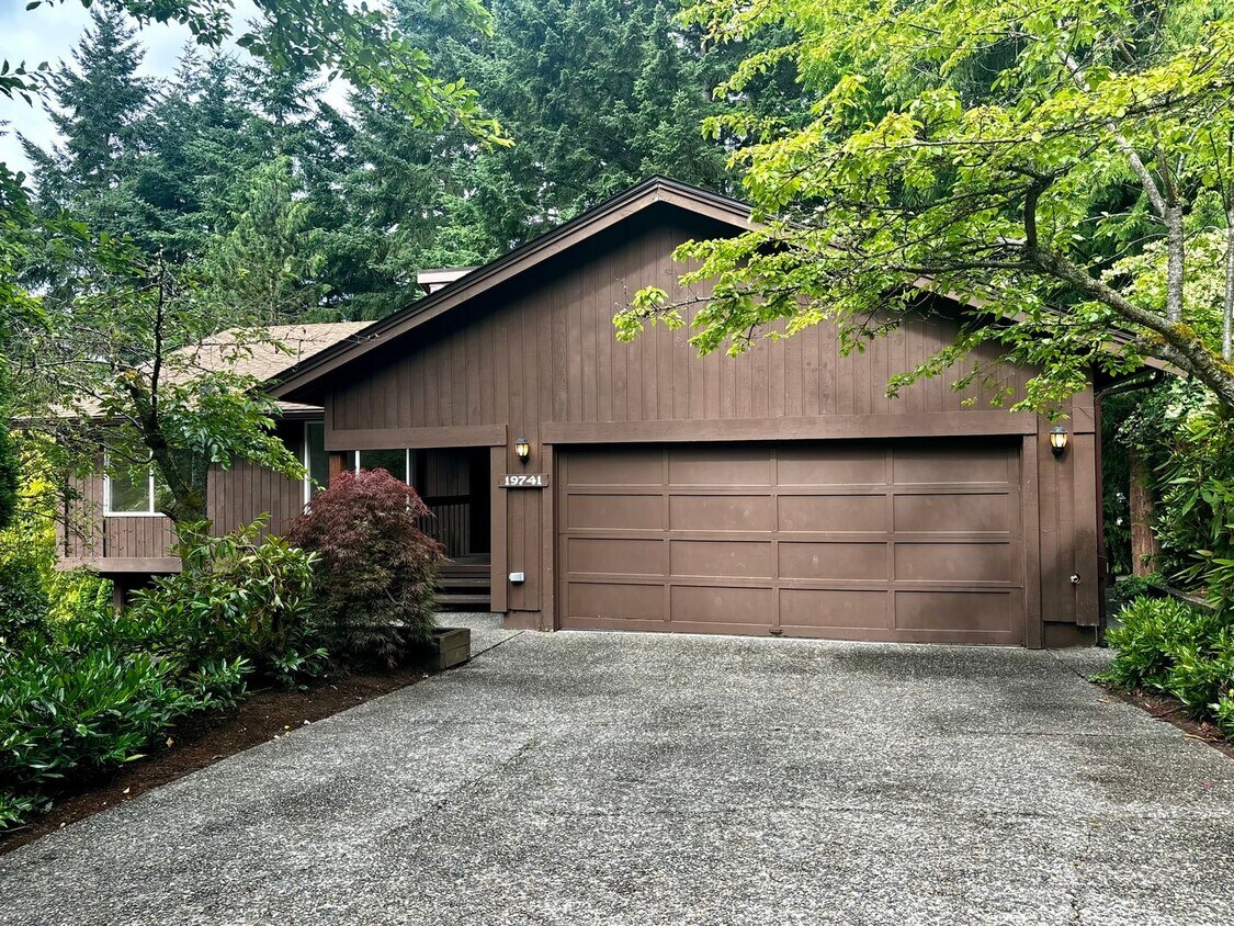 Primary Photo - Amazing Lake Forest Park Home